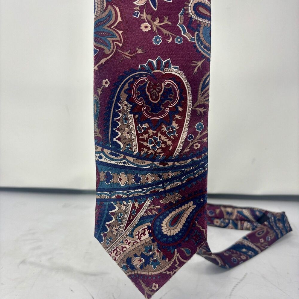 Vintage Etienne Aigner Men's Burgundy, Blue, Maroon Pointed Necktie 3.5x56